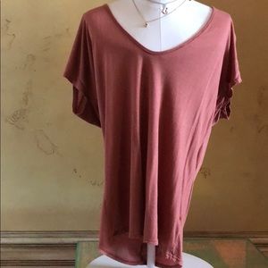 Scoop neck short sleeve tee